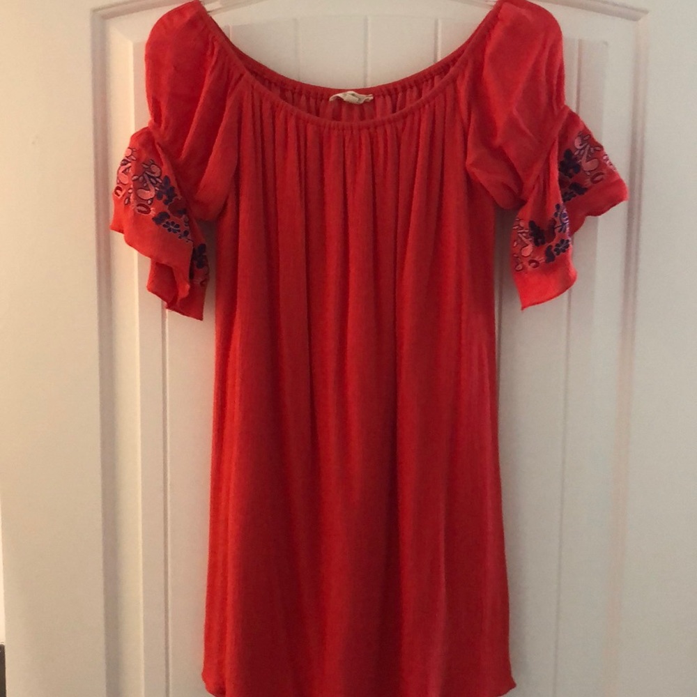Super super cute off the shoulder dress!